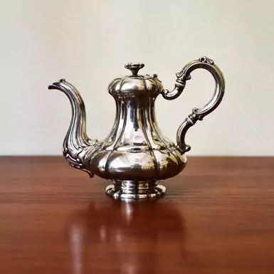Старинный серебряный чайник, первая половина 19 века
