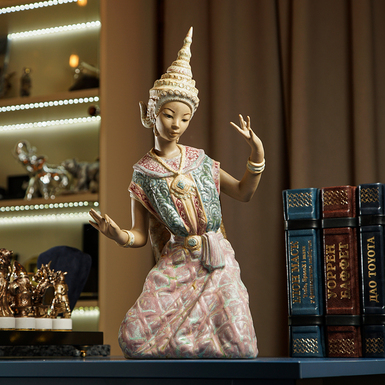 Фарфоровая статуэтка "Тайская женщина" от Lladro
