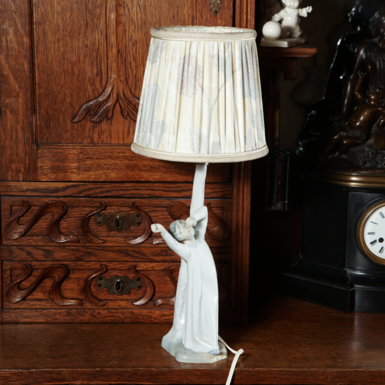 Фарфоровая настольная лампа-ночник 20 века «Fairytale» от Nao