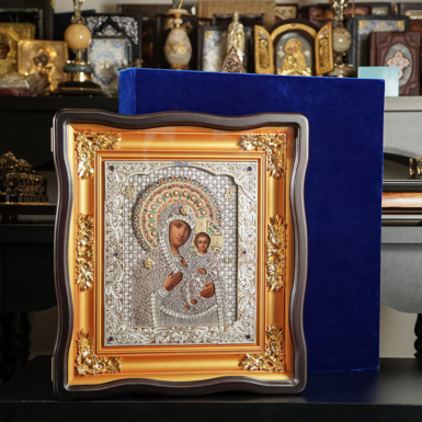 Икона Божией Матери «Одигитрия» с серебром, золотом, аметистом, жемчужинами и гранатом в единственном экземпляре