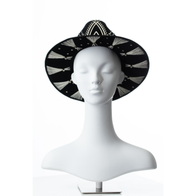 Шляпа в единственном экземпляре "Lines" из фетра, натурального меха и декором из нержавеющей стали и шерстяной нити (56-57 размер) от Helena Romanova