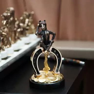 Скульптура «Госпожа удача» от Vizuri
