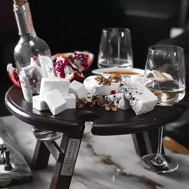 Темный винный столик из ольхи с менажницей ручной работы 