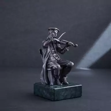 Срібна фігура ручної роботи "Violinist"