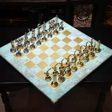 Красивые шахматы «Дискобол» в футляре от Manopoulos (54х54 см)