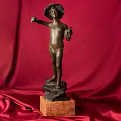 Раритетная бронзовая статуэтка "Мальчик", послевоенная Европа