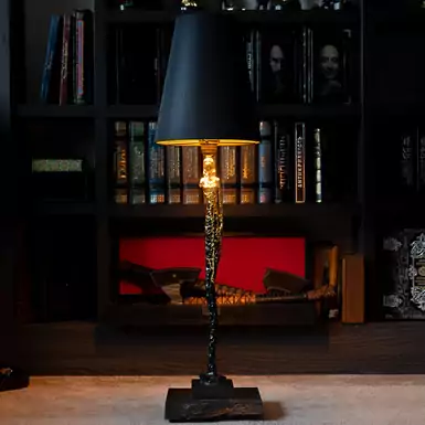 Арт-лампа з абажуром "Ніжний силует"