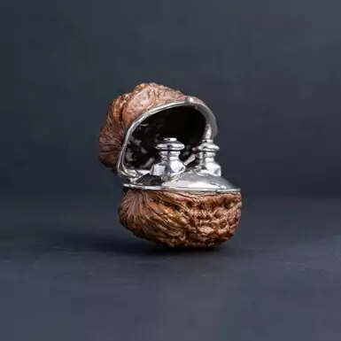 Серебряная фигура «Perfume bottle» ручной работы