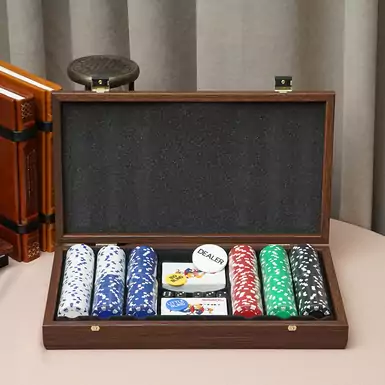 Набор для покера "Игрок" в деревянном футляре от Manopoulos