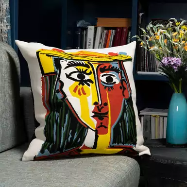 Pillowcase "Pablo Picasso - Head of a woman with a hat 1962" (60x60 cm) by Jules Pansu