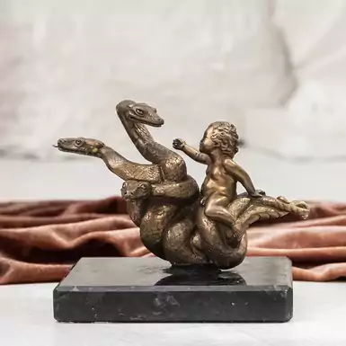 Бронзовая скульптура "Мальчик со змеями" от Олеси Данилюк