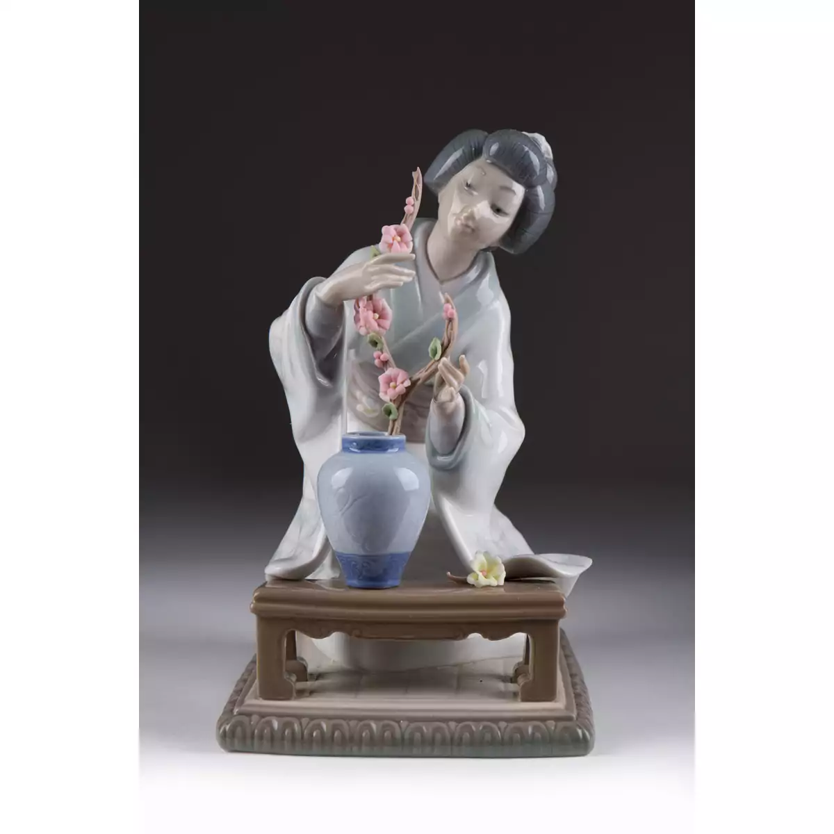 Фарфоровая статуэтка "Oriental Girl" от Lladro