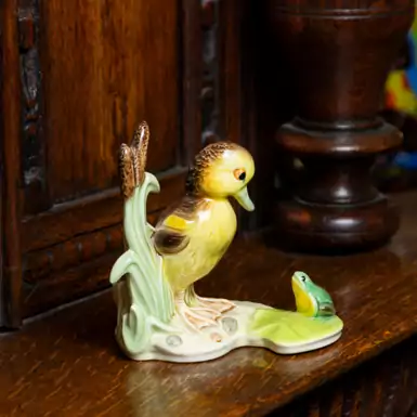 Порцелянова статуетка "Duckling on the grass" від Goebel