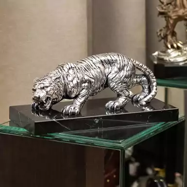 Серебряная статуэтка "Крадущийся тигр"