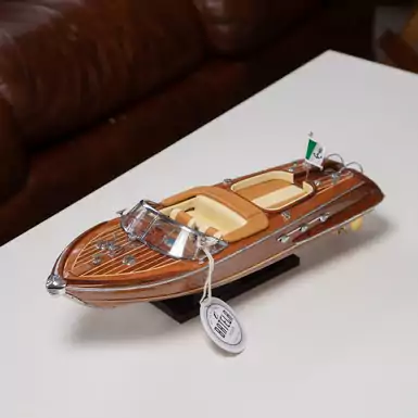 Модель моторної яхти "Riva Aquarama" (40 см) від BATELA
