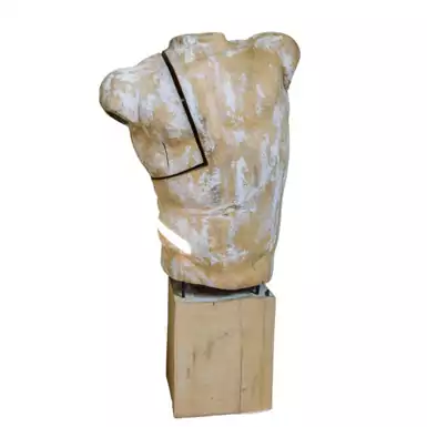 Деревянная скульптура мужского торса от Владимира Кочмара
