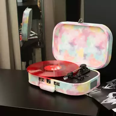 Portable turntable "Crosley Discovery" with the function of Bluetooth Out