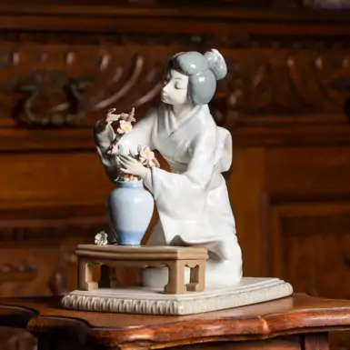 Раритетна порцелянова статуетка "Японка з квіткою", Lladro, друга половина 20-го століття, Іспанія