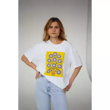 Бавовняна футболка оверсайз від OLIZ за мотивами картини Примаченко “Сині волошки дарую Україні. 1992”