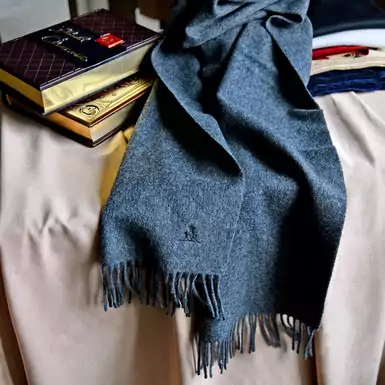 Железно-серый шарф от Scabal