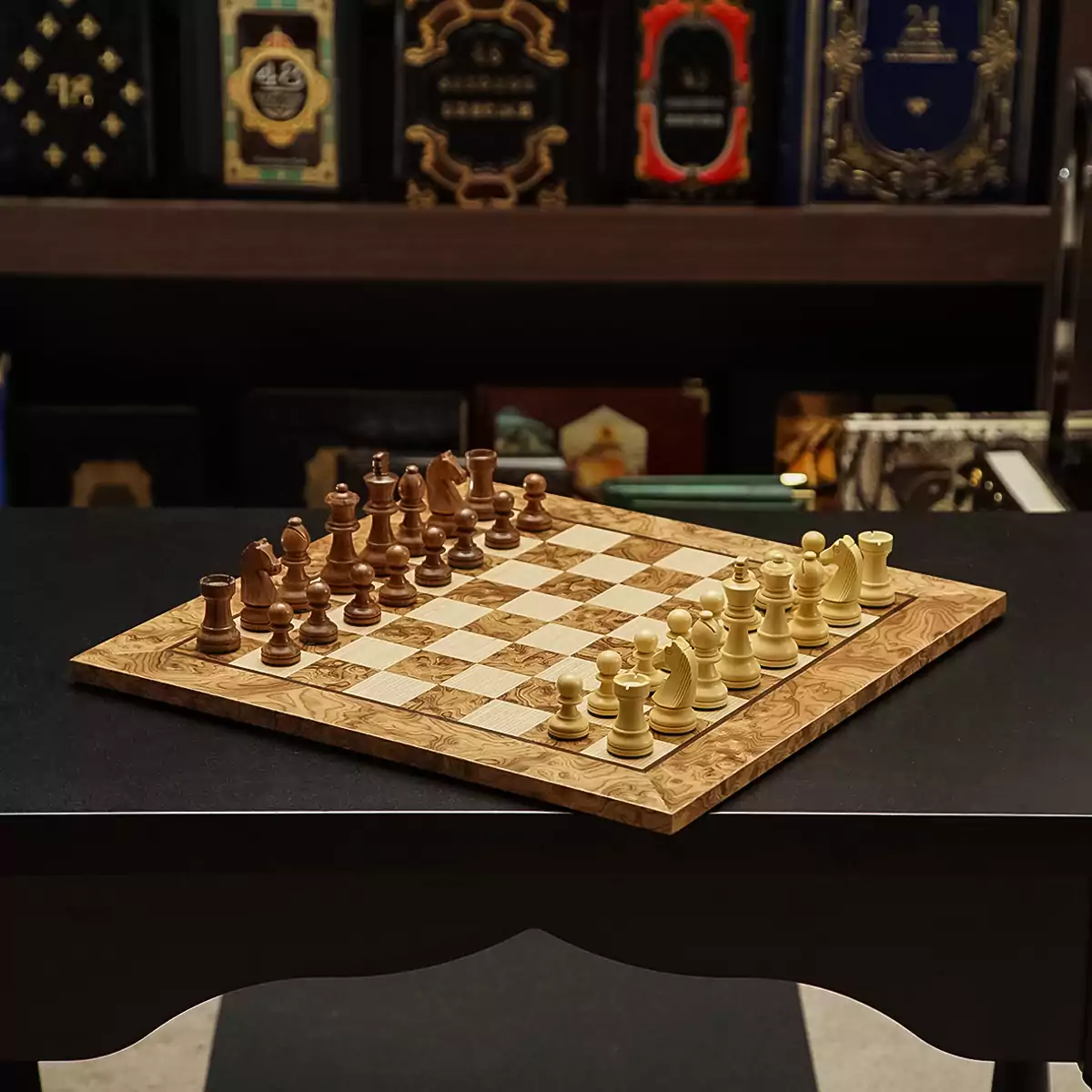 Эксклюзивные шахматы "Walnut" от Manopoulos (40х40 см)