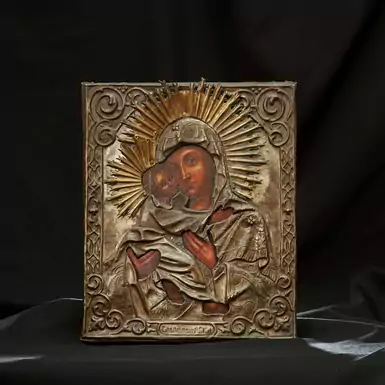Старинная икона Владимирской Божьей Матери в латунном окладе последней трети ХІХ века