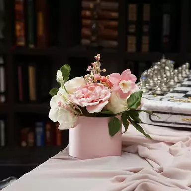 Букет цветов из холодного фарфора в шляпной коробке, автор Марина Малиновская