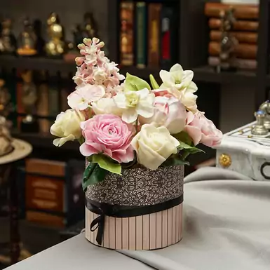 Букет квітів з холодної порцеляни "Ранок у Парижі", в капелюшній коробці, автор Марина Малиновська
