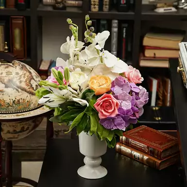 Букет цветов из холодного фарфора в белой вазе, автор Марина Малиновская