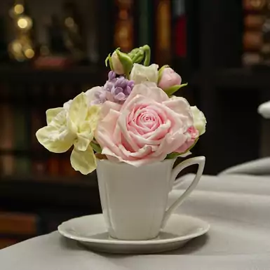 Цветочная композиция из холодного фарфора в чайной чашечке, автор Марина Малиновская