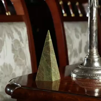 Пирамида из унакита "Equilibrium" от Stone Art Designe (288 г)