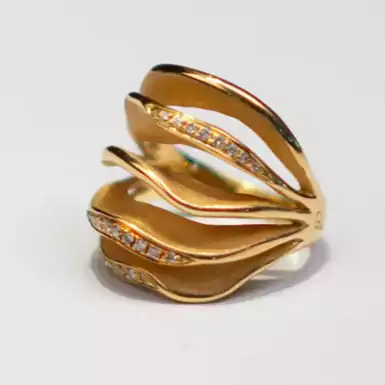 Ring with diamonds "Waves" by Annamaria Cammilli