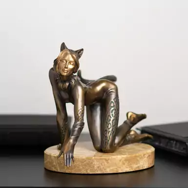 Скульптура "Дівчина - кішка" від Андрія Васильченка