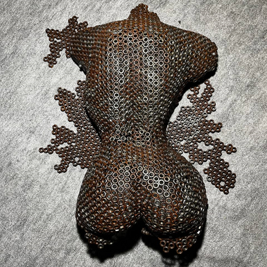 Фигура женского тела "Адрастея" (задняя часть) из гаек