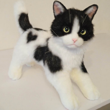 Авторська іграшка ручної роботи "Чорно-білий кіт"