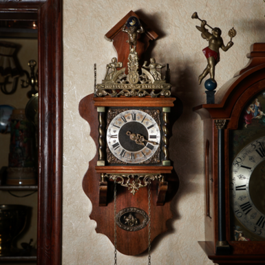 Настенные часы с маятником, гирями и бронзовыми вставками «Personalise» 1950-х годов
