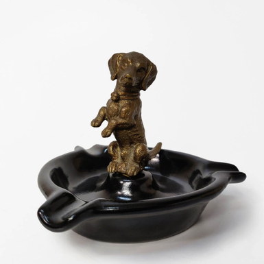 Керамическая пепельница с фигуркой собачки из бронзы