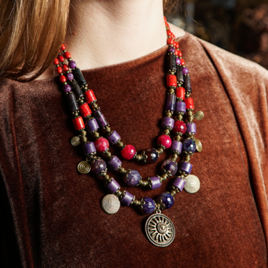 Трехслойное ожерелье из агата, керамики, кораллов и лабрадора «Violetize»