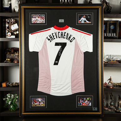 Certified autograph of Ukrainian footballer Andriy Shevchenko on the FC Milan T-shirt (94x125 cm)