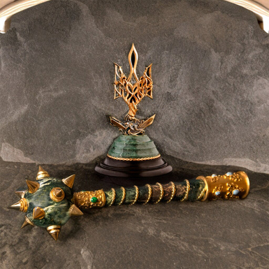 Комплект з авторської статуетки Герб України Тризуб та сувенірної Булави на горіховій підставці