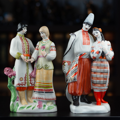 Комплект из фарфоровых статуэток "Украинская пара" и "Тайная встреча"