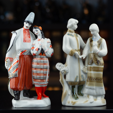 Комплект из фарфоровых статуэток "Тайная встреча" и "Влюбленные"