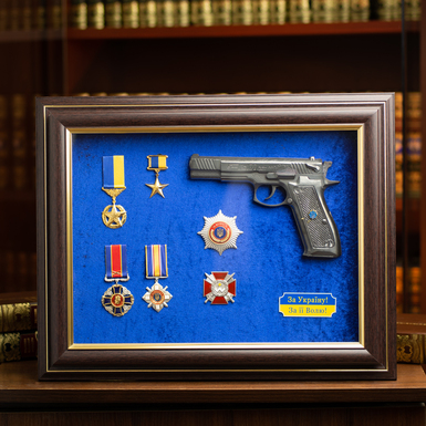 Подарунковий пістолет "Форт" з нагородами (копія)