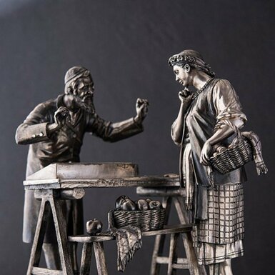 Серебряная статуэтка ручной работы "Salesman"