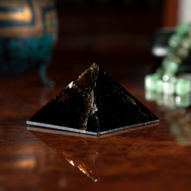 Піраміда з димчастого кварцу «Darkie» від Stone Art Designe (310 г)