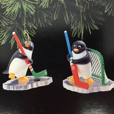 Набір із двох вінтажних прикрас із пінгвінами «Goal Line Glory» від Hallmark Keepsake Ornament