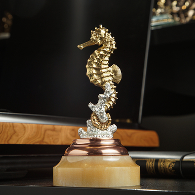 Авторская статуэтка ручной работы "Морской конек" с позолотой