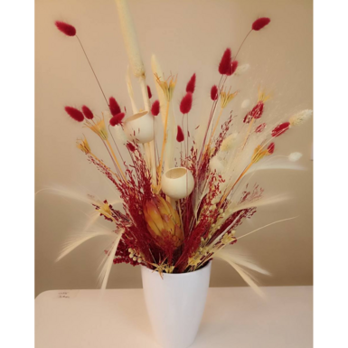 Букет из сухоцветов (лагуруса, протеи, кардо, кокосовой спирали) "Milky red"