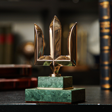 The author's bronze and marble figurine "Trident: will above all!" by Vyacheslav Didkovskyi