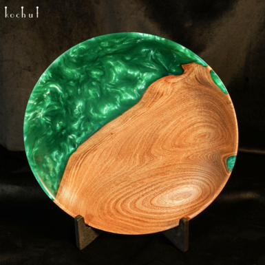 Декоративна дерев'яна тарілка ручної роботи "Саторі. Смарагд" від Kochut (290 мм)